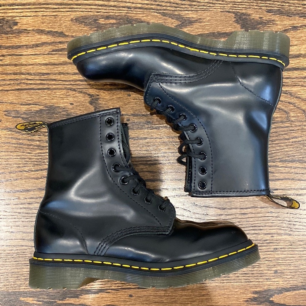 Doc Marten - 1460 WOMEN'S SMOOTH LEATHER LACE UP BOOTS